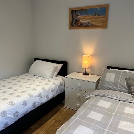 The Grande Residence - Close To Central London & Next To Northfield Tube Station Hanwell Exteriér fotografie