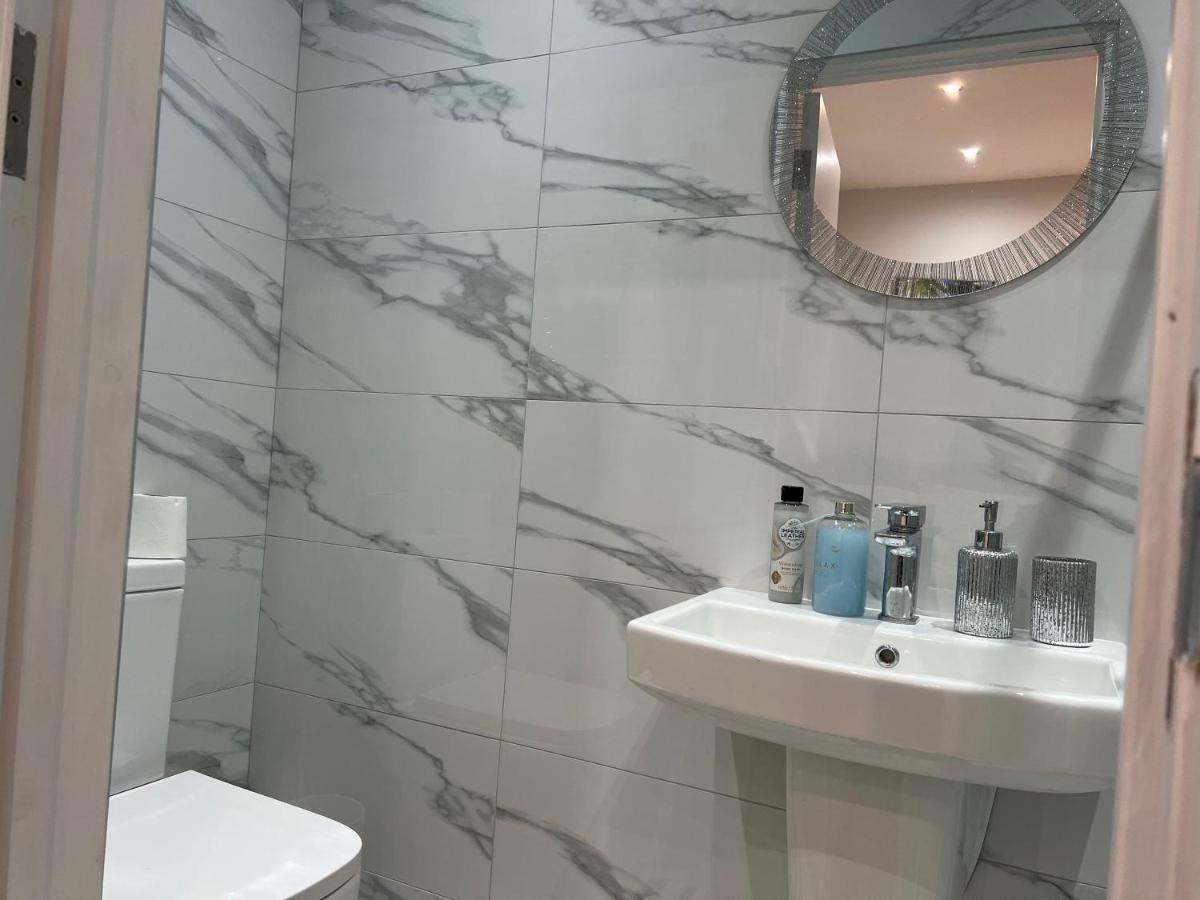 The Grande Residence - Close To Central London & Next To Northfield Tube Station Hanwell Exteriér fotografie